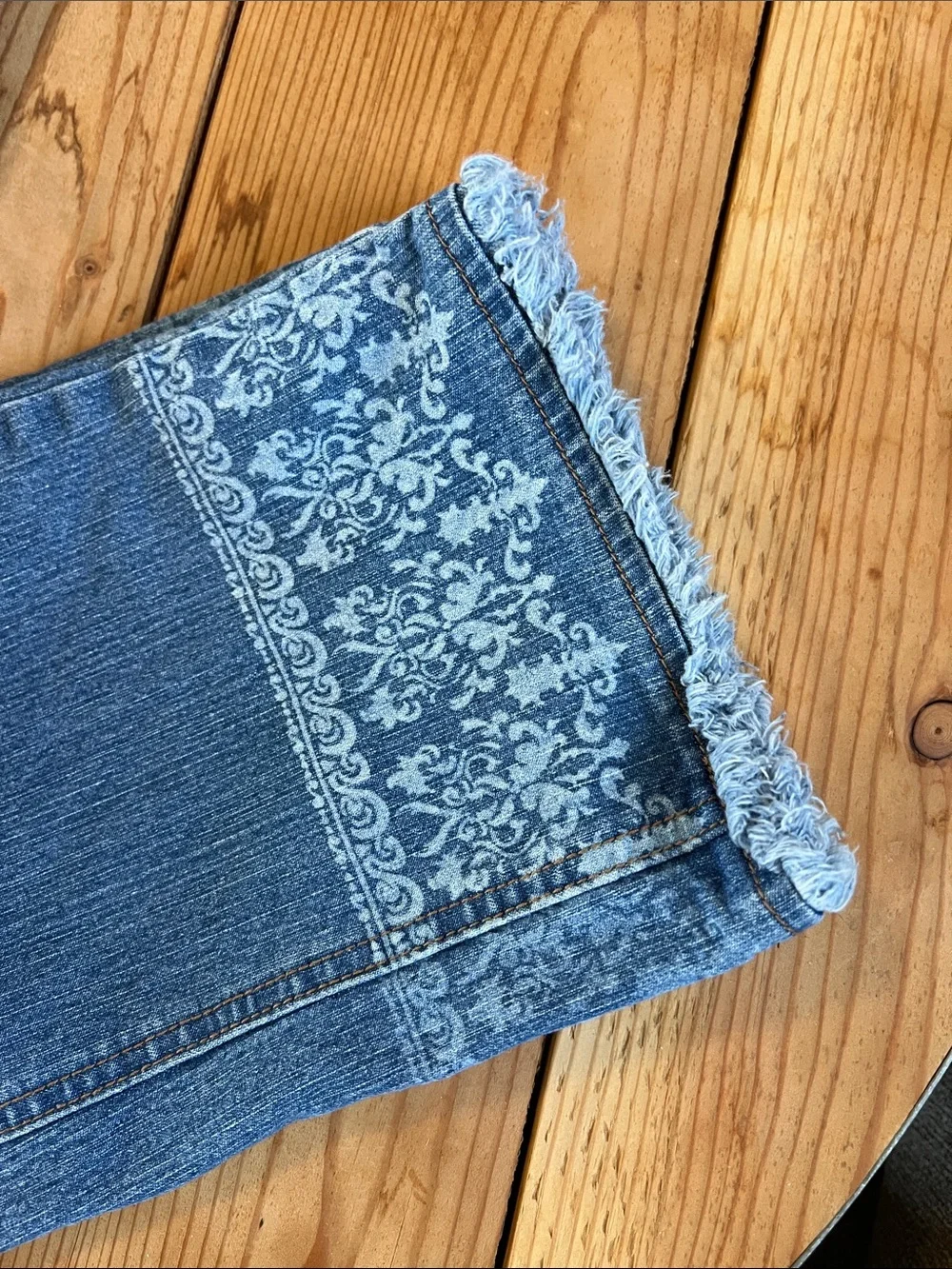 Women's Blue Ankle Jeans with Decorative Printed Hem